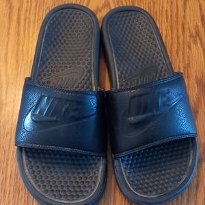 Men's Size 8 Black Nike Slip-On Sandals Good Condition